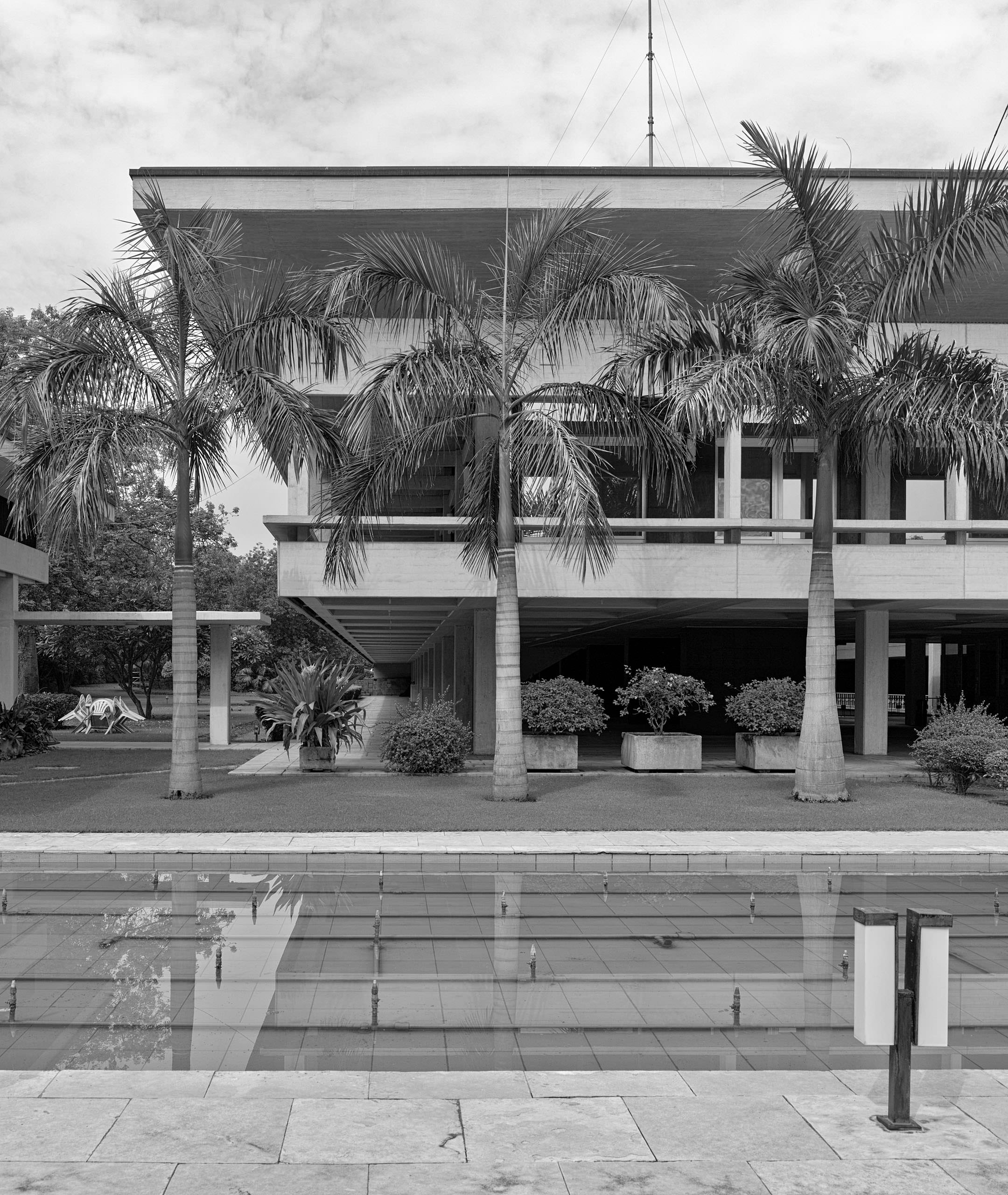 E13452 Alpa 040337 BW j2560